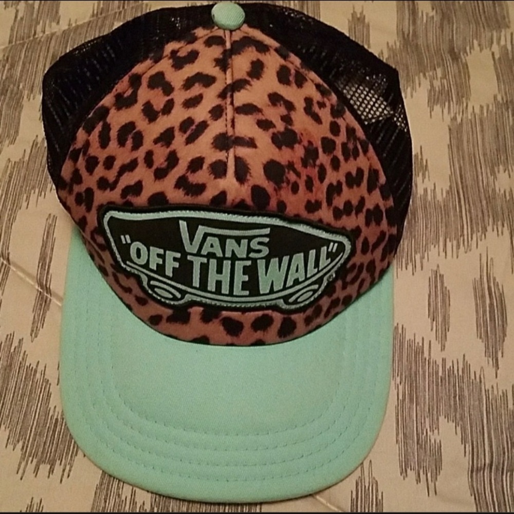 Vans off the wall hat price firm